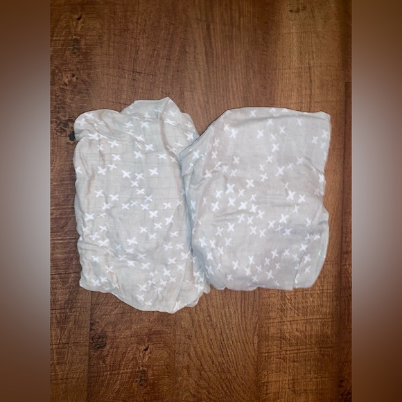 SpearmintLOVE Silver Kisses Muslim Crib Sheets NWOT - 2 Pack - Picture 3 of 4